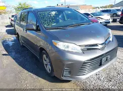 5TDKZ3DC9JS964163 2018 TOYOTA SIENNA