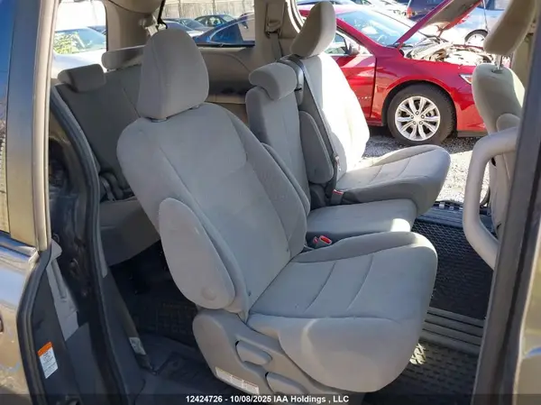 5TDKZ3DC9JS964163 2018 TOYOTA SIENNA - Image 8