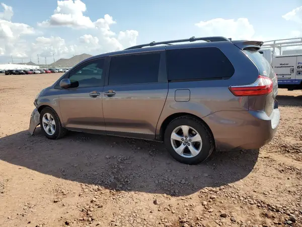 5TDKZ3DC9KS001930 2019 TOYOTA SIENNA - Image 2