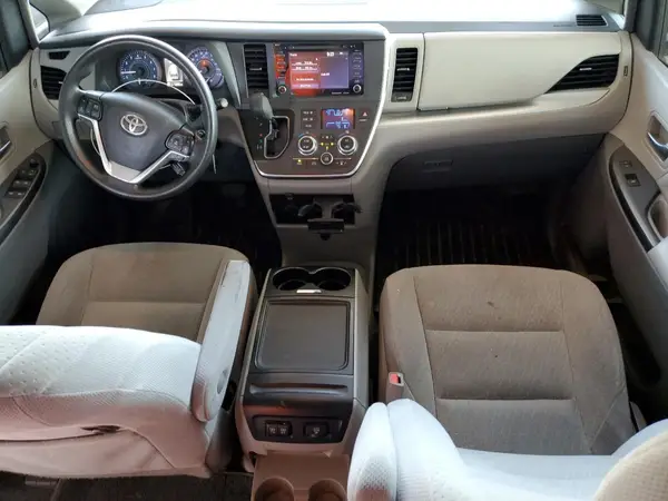 5TDKZ3DC9KS001930 2019 TOYOTA SIENNA - Image 8