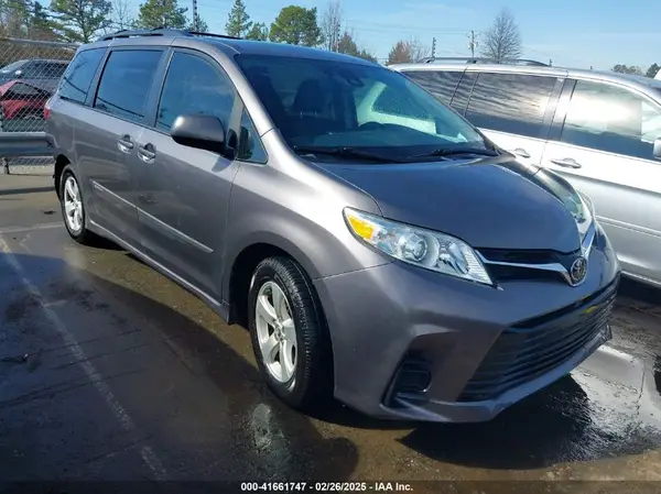 5TDKZ3DC9KS003158 2019 TOYOTA SIENNA - Image 1