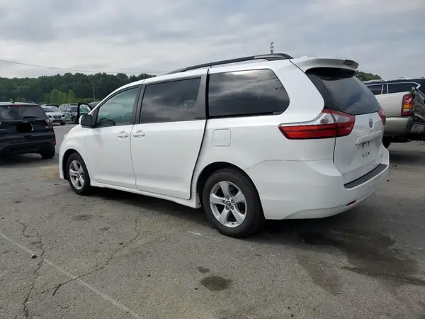 5TDKZ3DC9KS011101 2019 TOYOTA SIENNA - Image 2