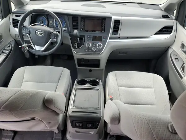 5TDKZ3DC9KS011101 2019 TOYOTA SIENNA - Image 8