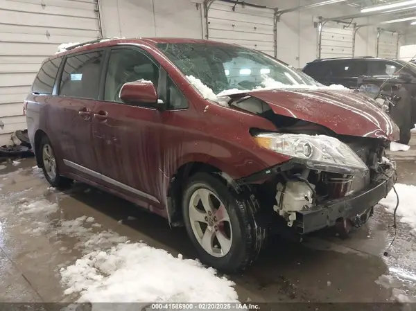 5TDKZ3DC9KS015195 2019 TOYOTA SIENNA - Image 1