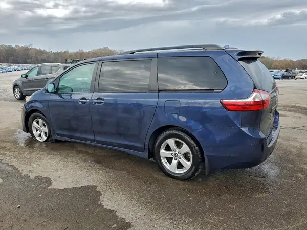 5TDKZ3DC9KS015567 2019 TOYOTA SIENNA - Image 2