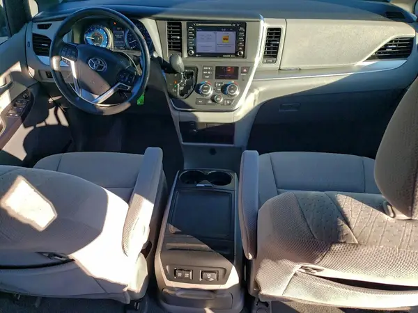 5TDKZ3DC9KS015729 2019 TOYOTA SIENNA - Image 8