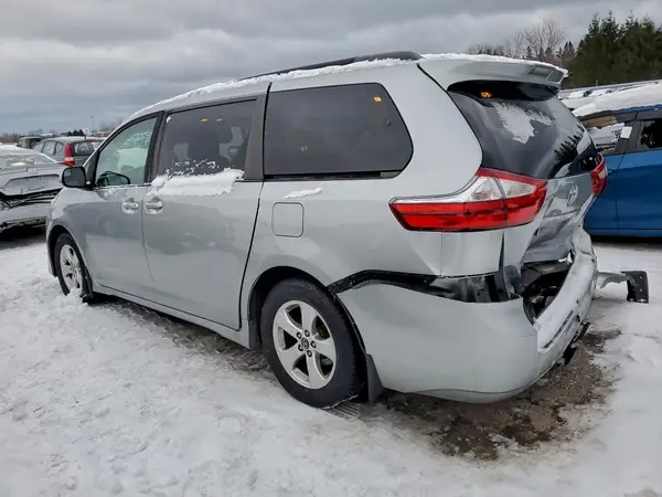5TDKZ3DC9KS016962 2019 TOYOTA SIENNA - Image 2