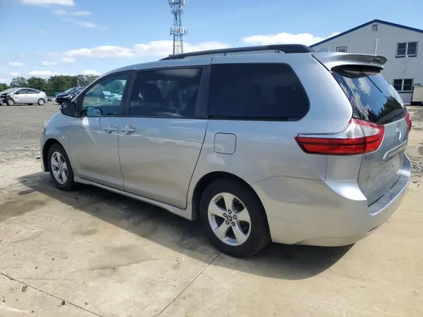 5TDKZ3DC9KS018310 2019 TOYOTA SIENNA - Image 2