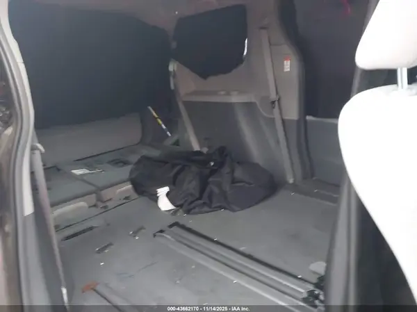 5TDKZ3DC9KS018629 2019 TOYOTA SIENNA - Image 8