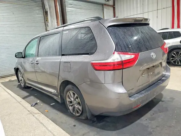 5TDKZ3DC9KS019487 2019 TOYOTA SIENNA - Image 2