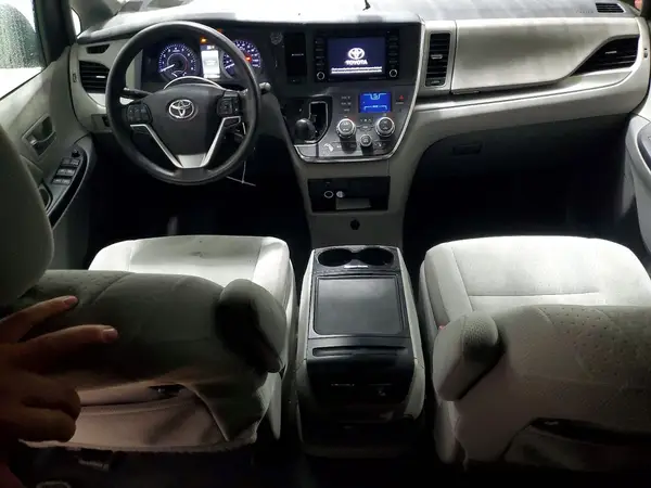 5TDKZ3DC9KS019487 2019 TOYOTA SIENNA - Image 8