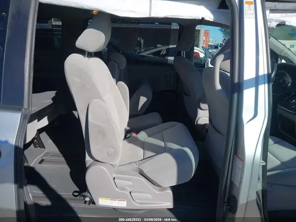 5TDKZ3DC9KS020252 2019 TOYOTA SIENNA - Image 8