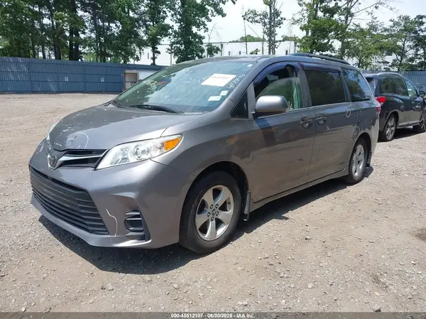 5TDKZ3DC9KS968571 2019 TOYOTA SIENNA - Image 2