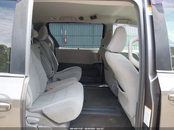 5TDKZ3DC9KS968571 2019 TOYOTA SIENNA - Image 8