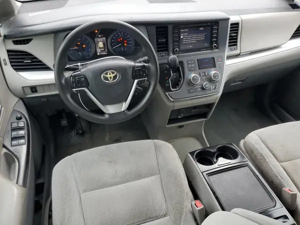 5TDKZ3DC9KS969350 2019 TOYOTA SIENNA - Image 8