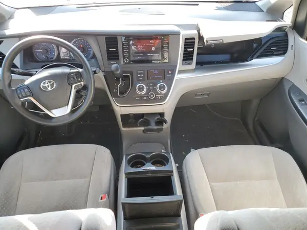 5TDKZ3DC9KS993843 2019 TOYOTA SIENNA - Image 8