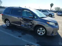 5TDKZ3DC9KS998699 2019 TOYOTA SIENNA