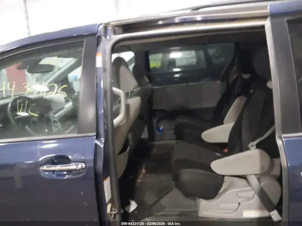 5TDKZ3DC9LS029048 2020 TOYOTA SIENNA - Image 8