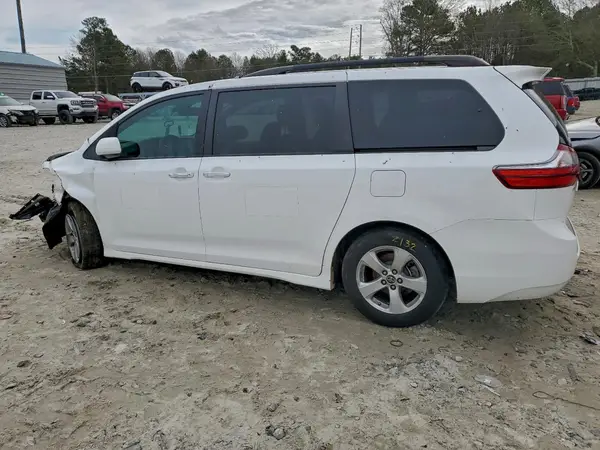 5TDKZ3DC9LS038364 2020 TOYOTA SIENNA - Image 2