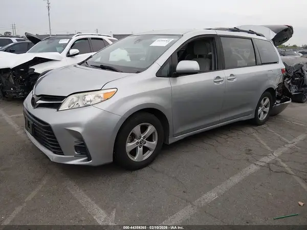 5TDKZ3DC9LS044844 2020 TOYOTA SIENNA - Image 2