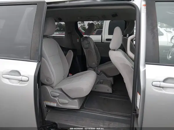 5TDKZ3DC9LS044844 2020 TOYOTA SIENNA - Image 8