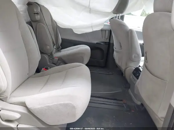 5TDKZ3DC9LS054385 2020 TOYOTA SIENNA - Image 8