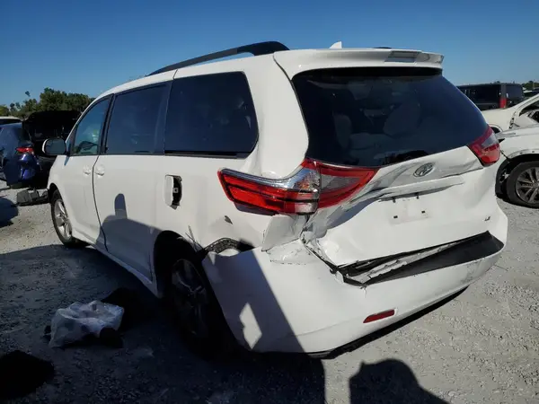 5TDKZ3DC9LS059540 2020 TOYOTA SIENNA - Image 2