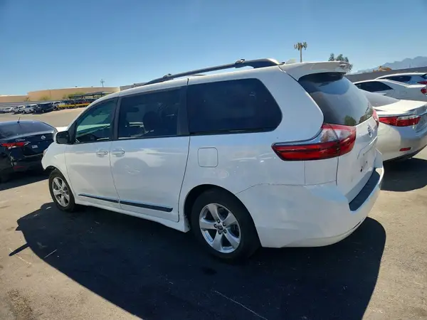 5TDKZ3DC9LS065113 2020 TOYOTA SIENNA - Image 2