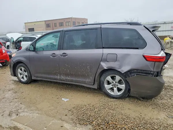 5TDKZ3DC9LS066200 2020 TOYOTA SIENNA - Image 2