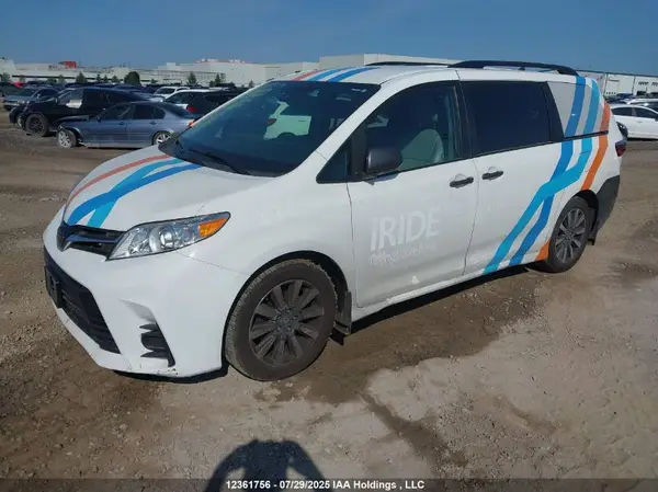 5TDKZ3DC9LS077066 2020 TOYOTA SIENNA - Image 2