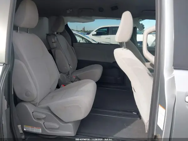 5TDKZ3DC9LS080470 2020 TOYOTA SIENNA - Image 8