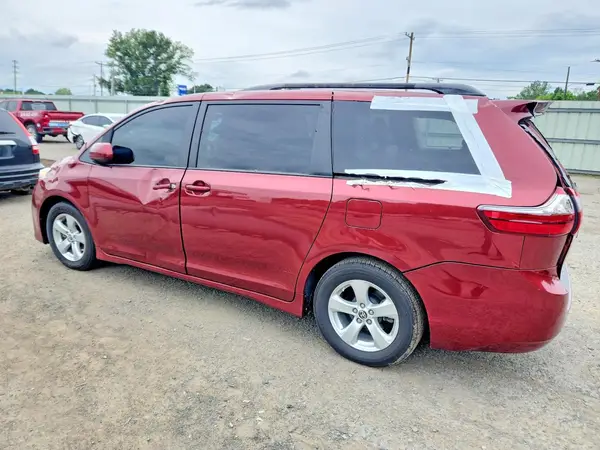 5TDKZ3DC9LS086219 2020 TOYOTA SIENNA - Image 2