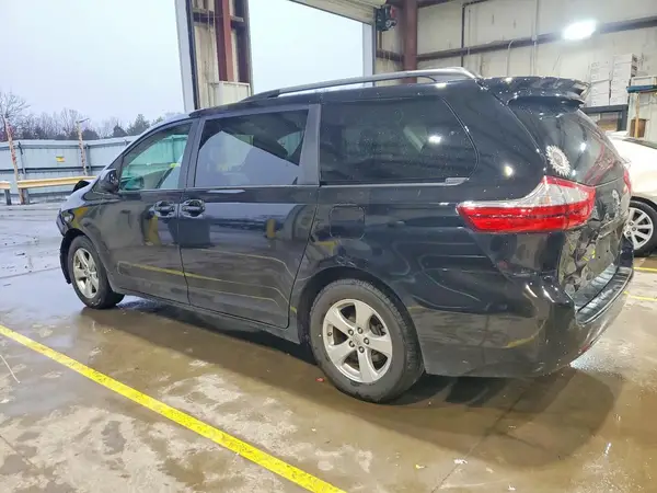 5TDKZ3DCXHS775192 2017 TOYOTA SIENNA - Image 2