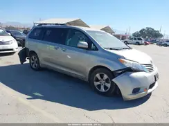 5TDKZ3DCXHS778111 2017 TOYOTA SIENNA