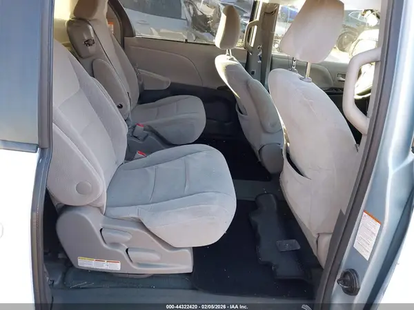 5TDKZ3DCXHS778268 2017 TOYOTA SIENNA - Image 8