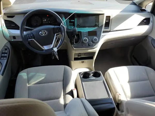 5TDKZ3DCXHS783969 2017 TOYOTA SIENNA - Image 8