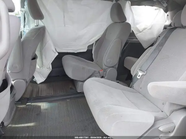 5TDKZ3DCXHS786628 2017 TOYOTA SIENNA - Image 8