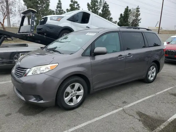 5TDKZ3DCXHS786791 2017 TOYOTA SIENNA - Image 1