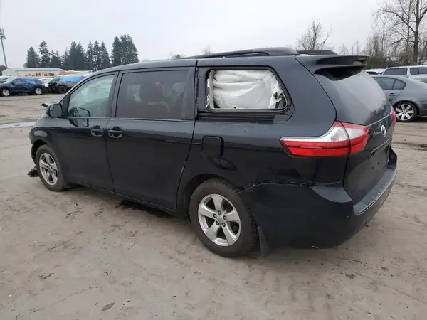 5TDKZ3DCXHS787133 2017 TOYOTA SIENNA - Image 2
