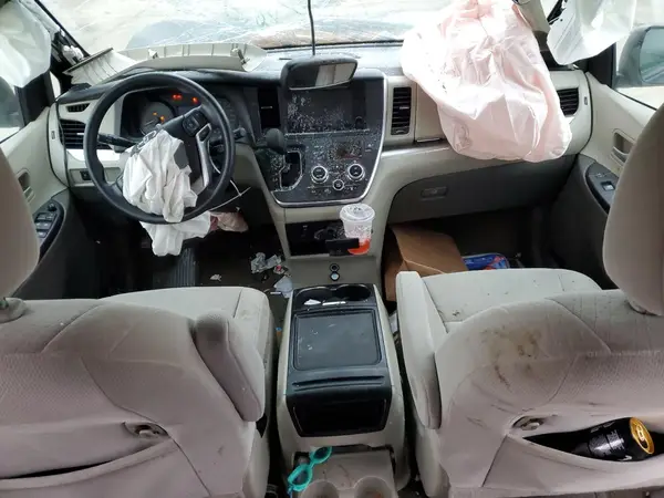 5TDKZ3DCXHS787133 2017 TOYOTA SIENNA - Image 8