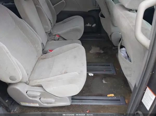 5TDKZ3DCXHS795474 2017 TOYOTA SIENNA - Image 8