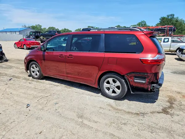 5TDKZ3DCXHS799332 2017 TOYOTA SIENNA - Image 2