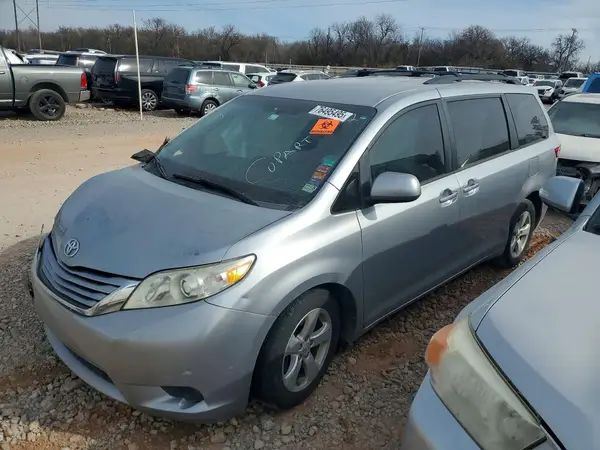 5TDKZ3DCXHS803962 2017 TOYOTA SIENNA - Image 1