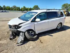 5TDKZ3DCXHS804030 2017 TOYOTA SIENNA