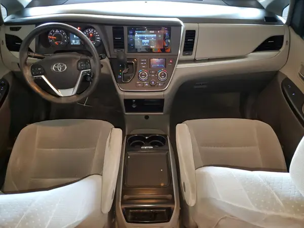 5TDKZ3DCXHS806585 2017 TOYOTA SIENNA - Image 8
