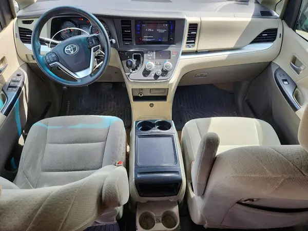 5TDKZ3DCXHS816680 2017 TOYOTA SIENNA - Image 8