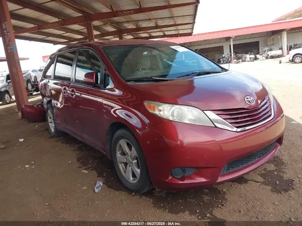 5TDKZ3DCXHS819305 2017 TOYOTA SIENNA - Image 1