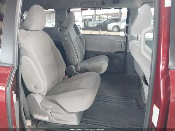 5TDKZ3DCXHS819305 2017 TOYOTA SIENNA - Image 8