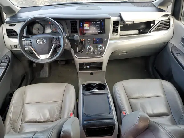 5TDKZ3DCXHS820874 2017 TOYOTA SIENNA - Image 8