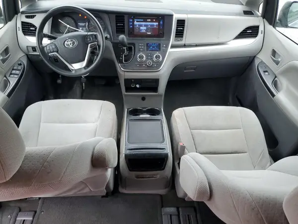 5TDKZ3DCXHS823225 2017 TOYOTA SIENNA - Image 8